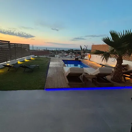 Sea View Sunrise Luxury Apartmán